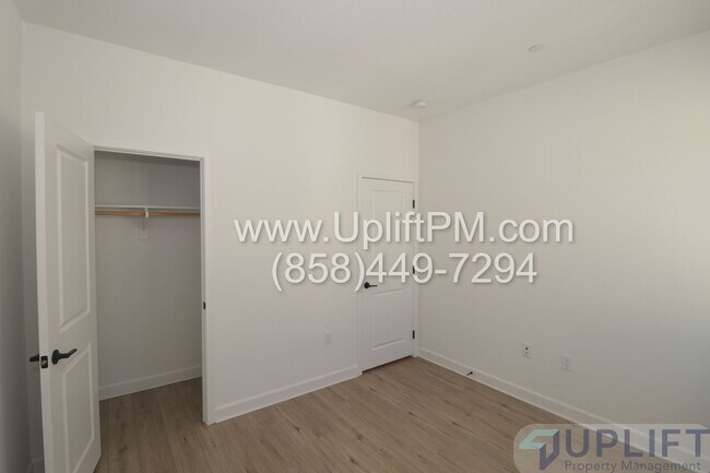 Building Photo - 4 Bed 3.5 Bath Townhome in Chula Vista w/ Washer/Dryer and 2-Car Garage