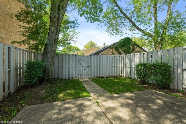Building Photo - 746 Concord Ln