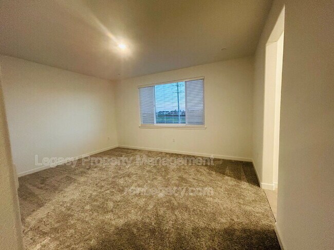 Building Photo - 3760 Oyster Pt Wy