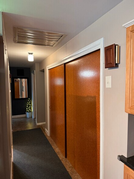 Building Photo - 6076 Smith Rd