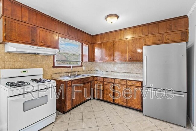 Building Photo - 465 Clearwater Dr