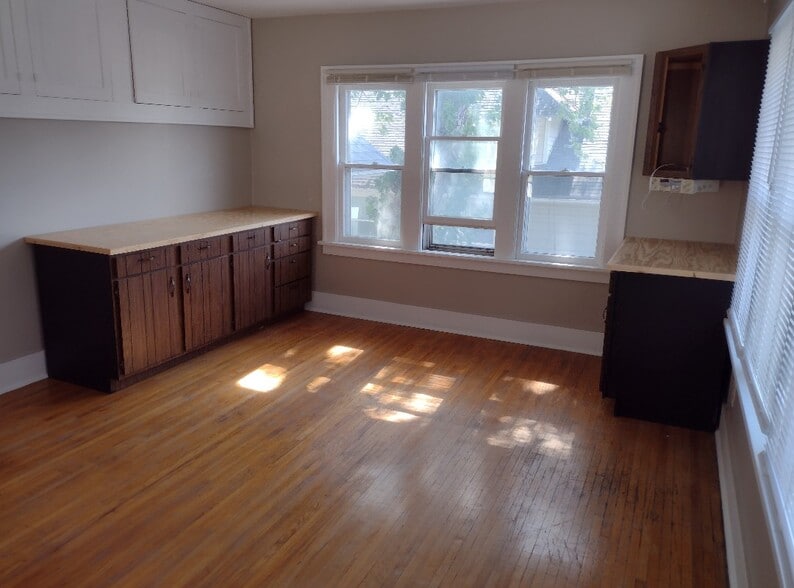 Building Photo - 2023 S 24th St