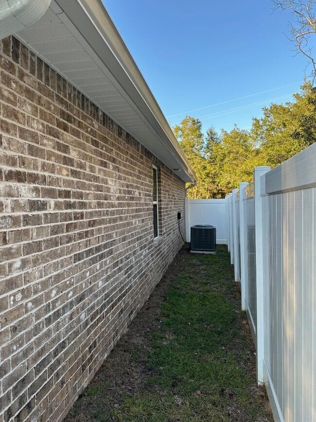 Building Photo - 7299 Gordon Evans Rd