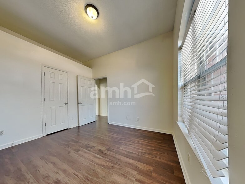 Building Photo - 4920 Misty River Rd