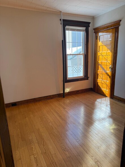 Building Photo - 119 Bremond St