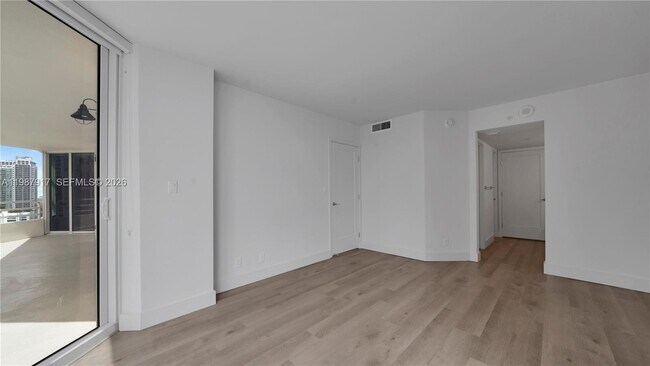 Building Photo - 555 NE 34th St