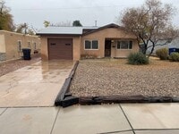 Building Photo - Single Family Home Close to UNM and Knob Hill