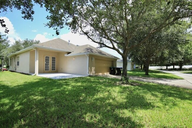 Building Photo - Spacious 3/2 Home located in Summerport Co...