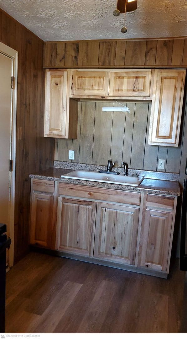 Building Photo - Great 4 bed 2 bath near UD and Dayton central...with garage & AC with laundry hook ups!