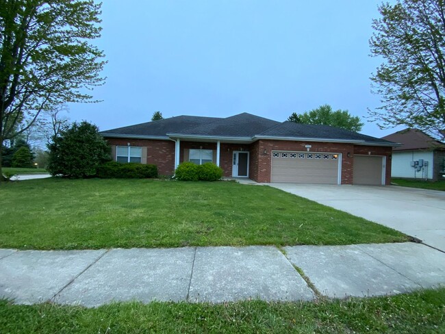 Building Photo - Beautiful House in nice family neighborhood!