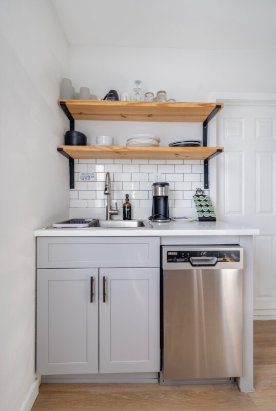 Building Photo - 12 W 52nd St