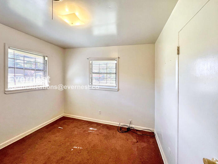 Building Photo - 1814 1/2 South Cross Street