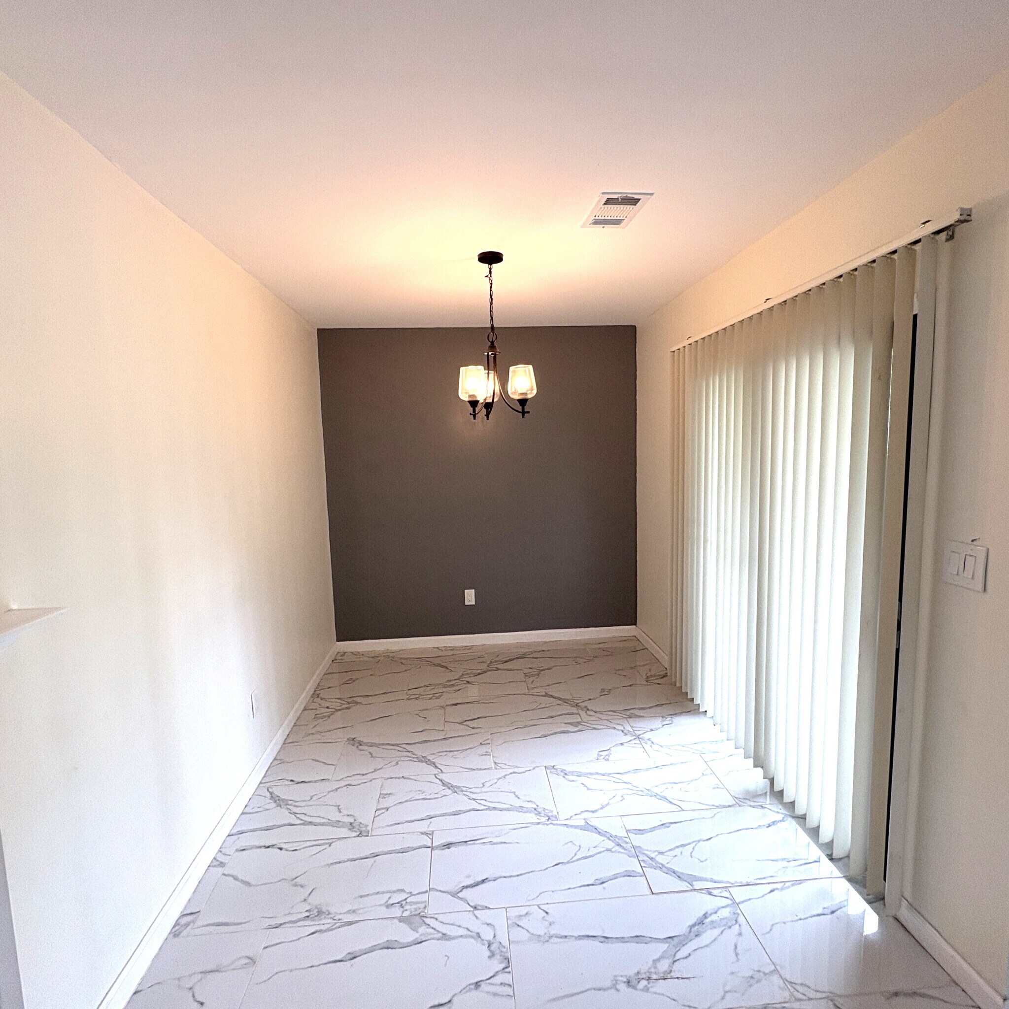 Building Photo - 825 Forest Lake Dr S