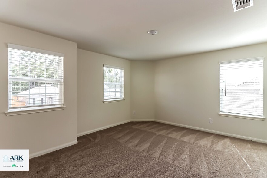 Building Photo - 26820 Steinbeck Dr