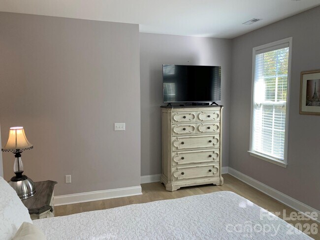 Building Photo - 9033 Rosalyn Glen Rd