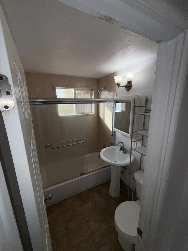 Building Photo - 16th7130