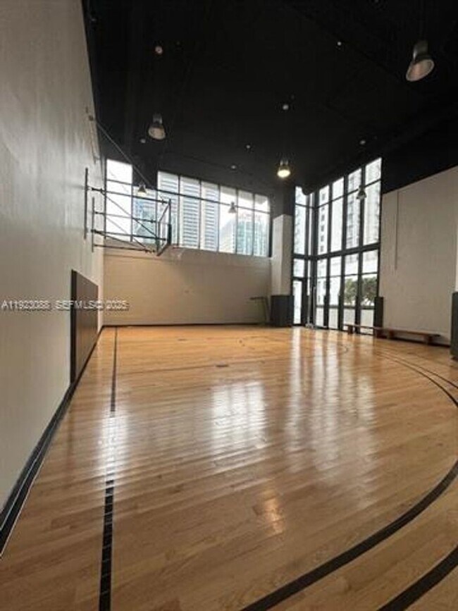 Building Photo - 1010 Brickell Ave