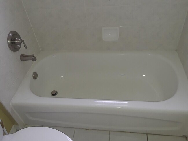 Building Photo - 6444 NW Hacienda Ct