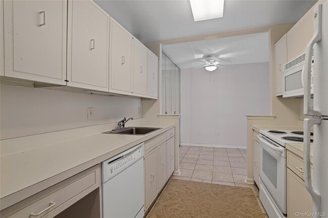 Building Photo - 200 High Point Dr