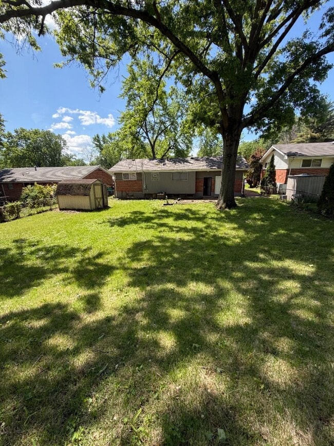Building Photo - 2415 Castle Dr