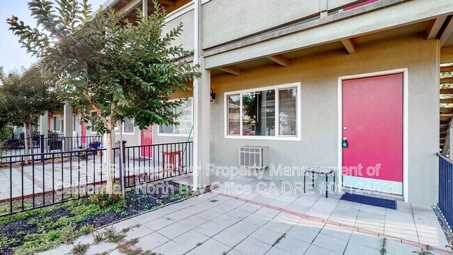 Building Photo - 555 Dexter St