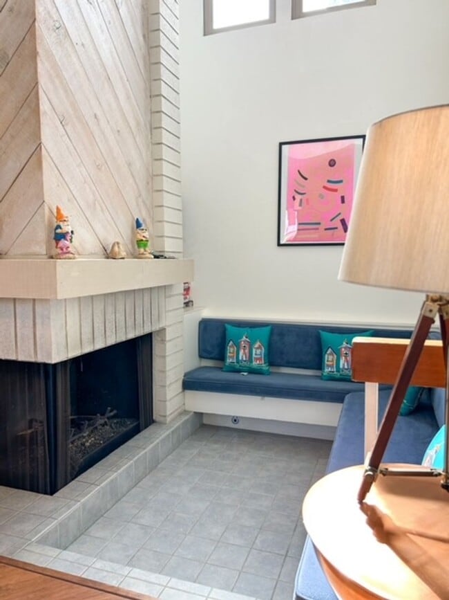 Building Photo - 3674S - Hollywood Beach Hideaway