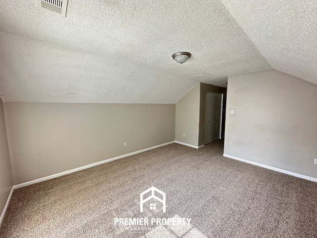 Building Photo - Beautiful 3BR/2BA Near Southwind | Soaring Vaulted Ceilings, Fireplace & Fenced Yard