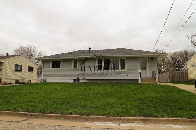Building Photo - Single Family Home in SE Rochester Availab...