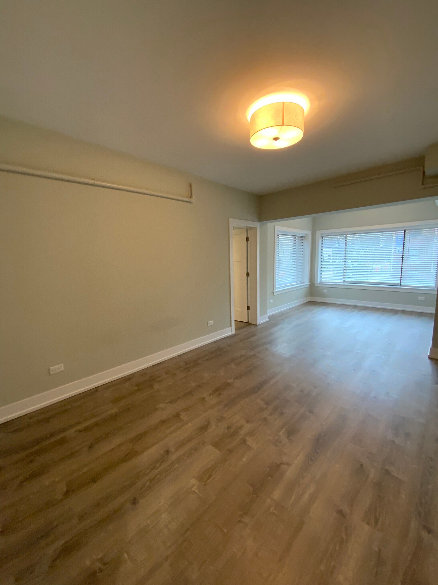 Building Photo - 1000 Crain St