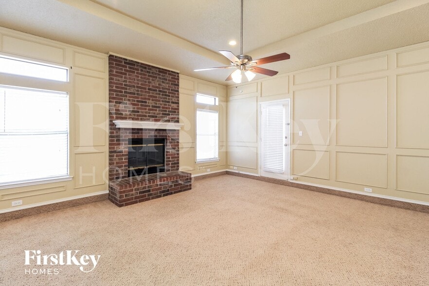 Building Photo - 705 Running Creek Dr