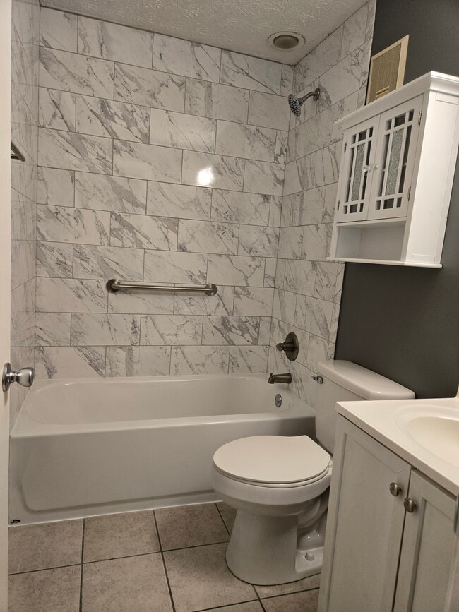 Building Photo - 2113 Saint Michael Dr