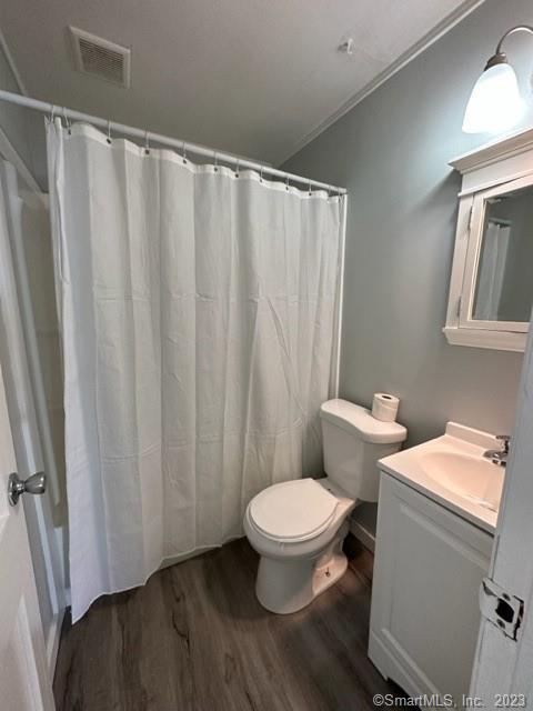 Building Photo - 8 Midway Oval