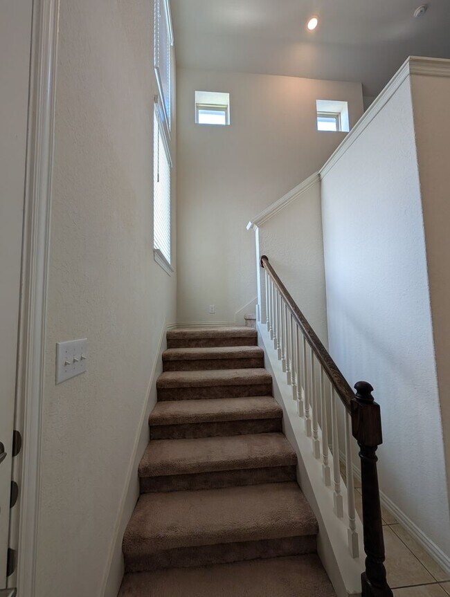 Building Photo - 4/2.5/2 with Large Game Room / Near Gruene...