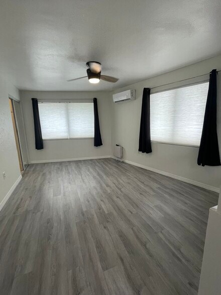 Building Photo - 1508 Dolphin St