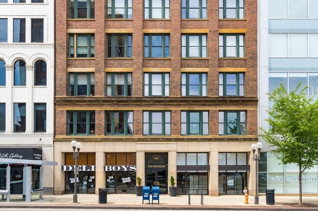 Building Photo - 145 N High St