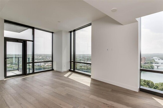 Building Photo - 70 Rainey St
