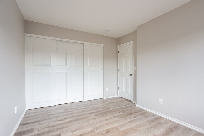 Building Photo - 8574 Bluegrass Cir