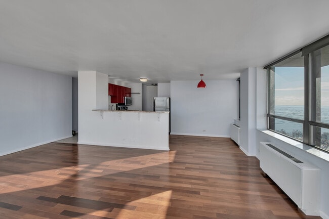 Building Photo - 5701 N Sheridan Rd