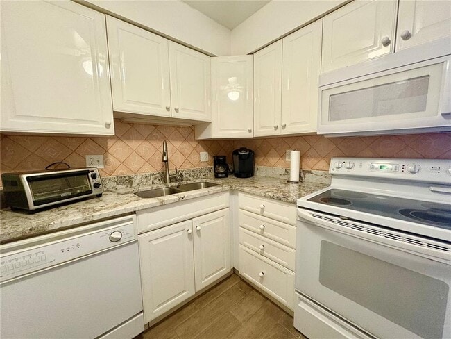 Building Photo - 722 S Boulevard of the Presidents