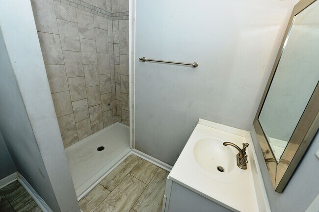 Building Photo - Water View, private wooded lot on dead end...
