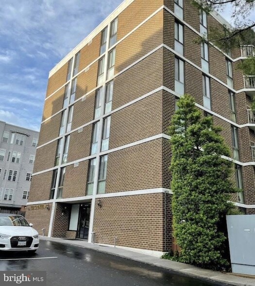 Building Photo - 1401 N Rhodes St