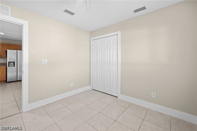 Building Photo - 909 Jaguar Blvd