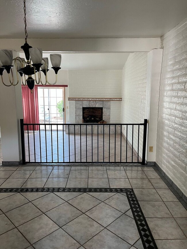 Building Photo - 2 bedroom 2 bath condo