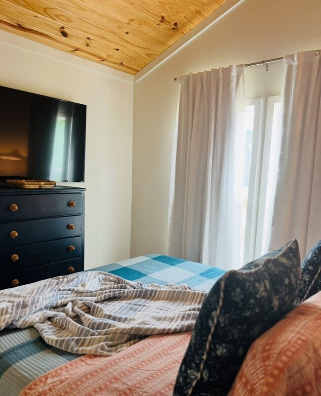 Building Photo - LURE LIVING - AIRBNB RENTAL ONLY