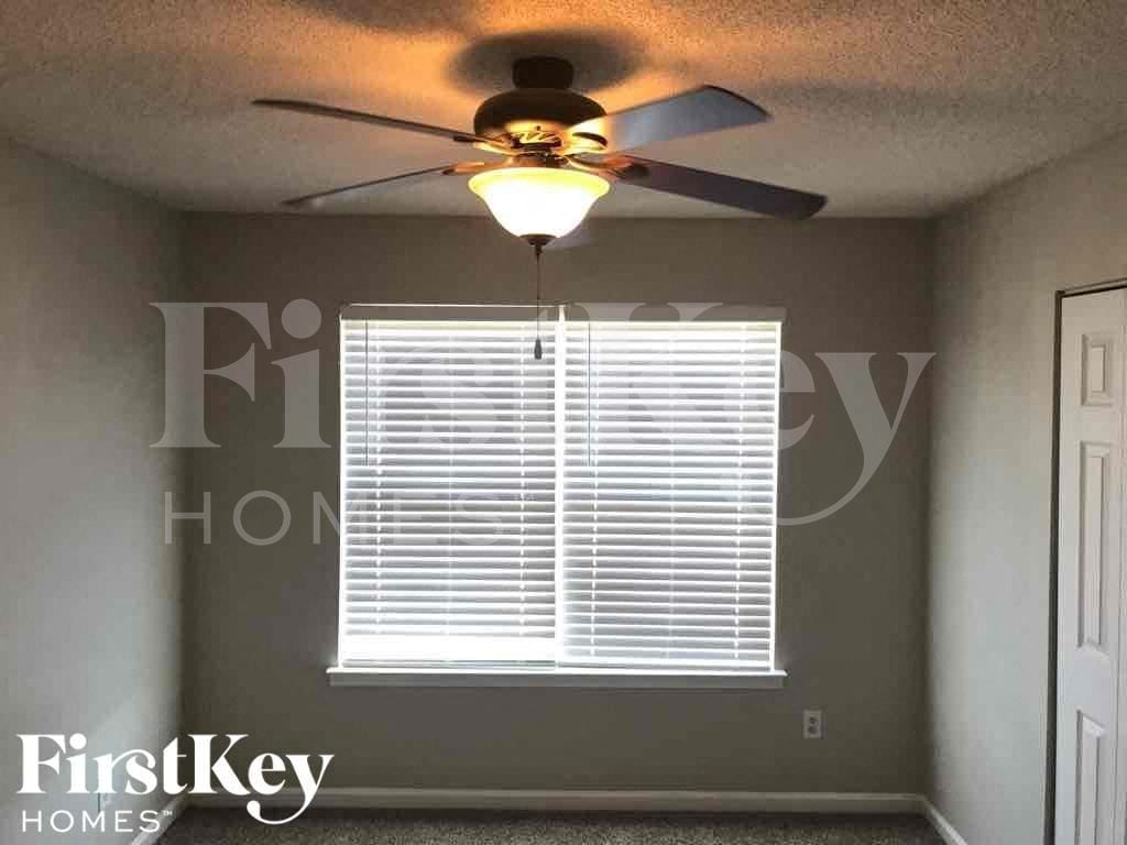 Building Photo - 338 Breeze Mdw