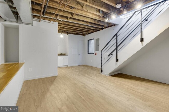 Building Photo - 1737 N Howard St