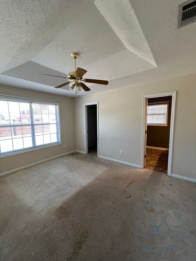 Building Photo - MOVE-IN SPECIAL: 50% OFF 1st FULL MONTH'S RENT!**
