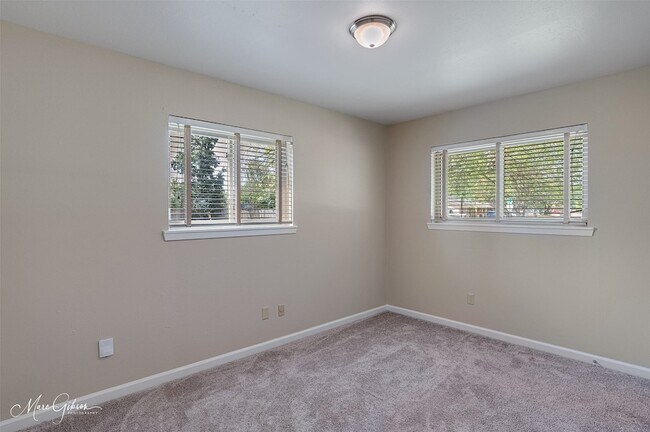 Building Photo - 2121 Venus Dr