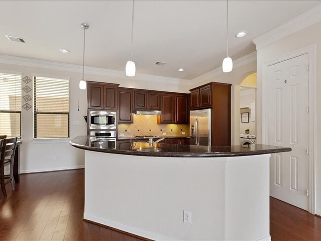 Building Photo - 5502 Lunia Ln