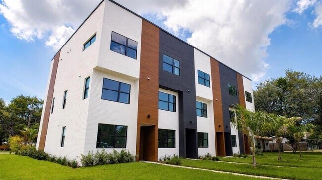 Building Photo - 377 13th St N